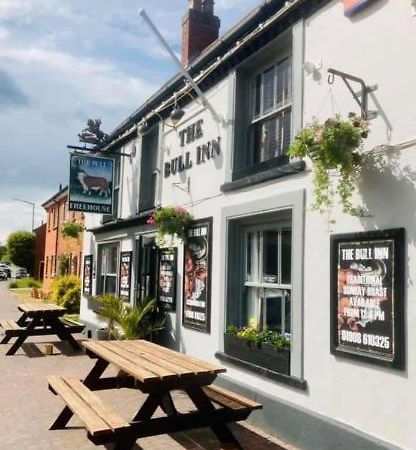 The Coach House At The Bull Inn Milton Keynes Eksteriør billede