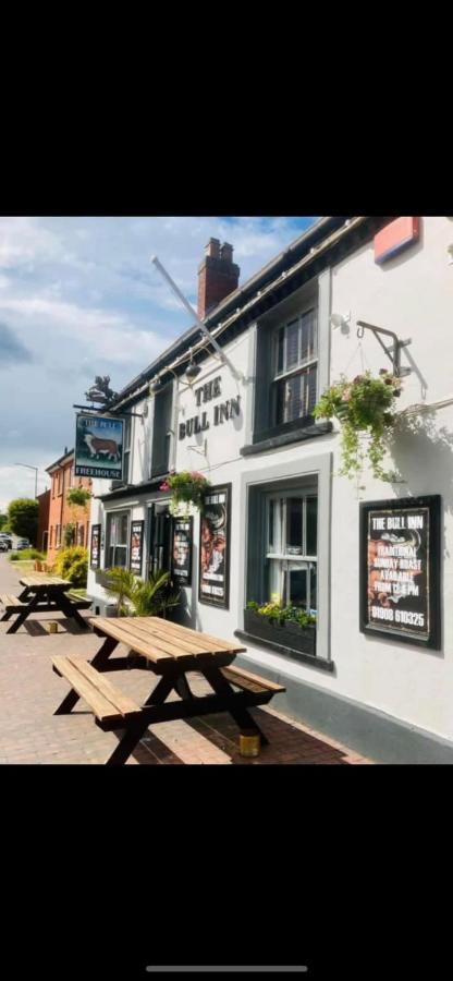 The Coach House At The Bull Inn Milton Keynes Eksteriør billede