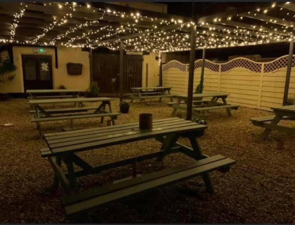 The Coach House At The Bull Inn Milton Keynes Eksteriør billede